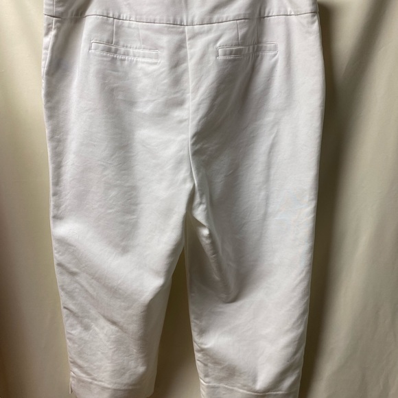White Capris with stretch. Side pockets, side slits at bottom, 3/4 Pants - Picture 4 of 13